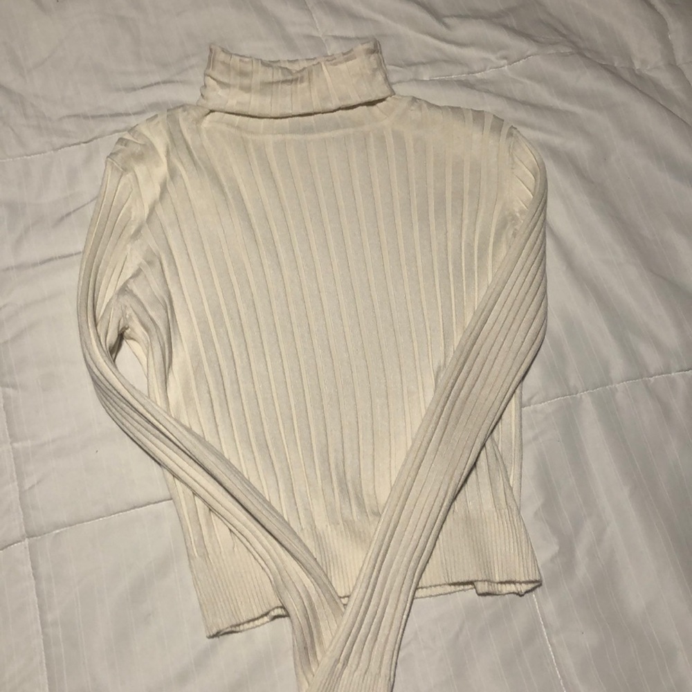 Zara off white cropped turtleneck